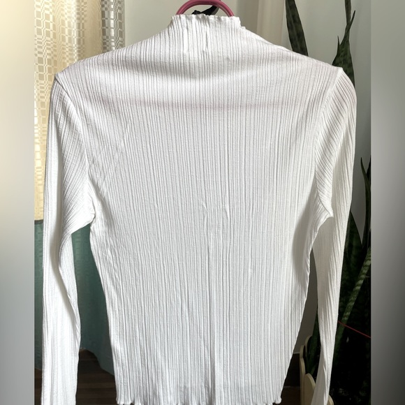 H&M basics white turtleneck ribbed top •Size:small•Fabric:cotton•colour:white - Picture 6 of 7